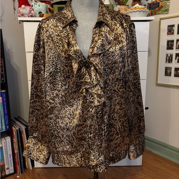 Leopard Print Women's top - Picture 1 of 5